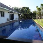 HS2592 : Single story house for sale with private swimming pool at San Na Meng , Sansai