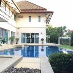 House for sale at WOODLANDS  Pool Villa 5 Bedrooms 4 Bathrooms and Maidroom