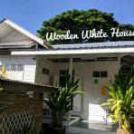 ให้เช่า บ้านไม้สีขาวหายากใน กทม. ทรงไทยปั้นหยา อายุ 60 ปี ขนาด 107 ตารางวา 3 ห้องนอน 2 ห้องน้ำ